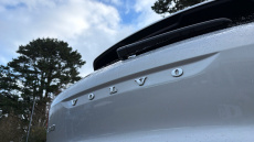 Volvo XC40 2.0 B4P Ultimate Dark 5dr Auto Petrol Estate